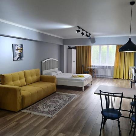 Апартаменты В Центре, В Новом Доме Almaty Luaran gambar