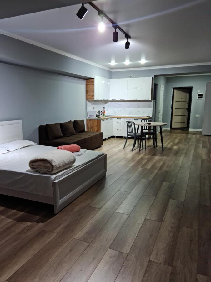 Апартаменты В Центре, В Новом Доме Almaty Luaran gambar