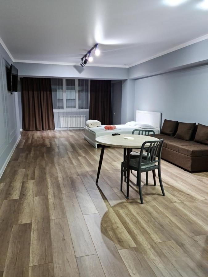 Апартаменты В Центре, В Новом Доме Almaty Luaran gambar