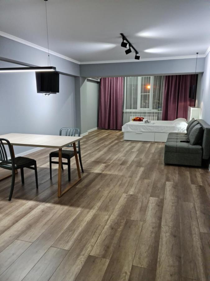Апартаменты В Центре, В Новом Доме Almaty Luaran gambar