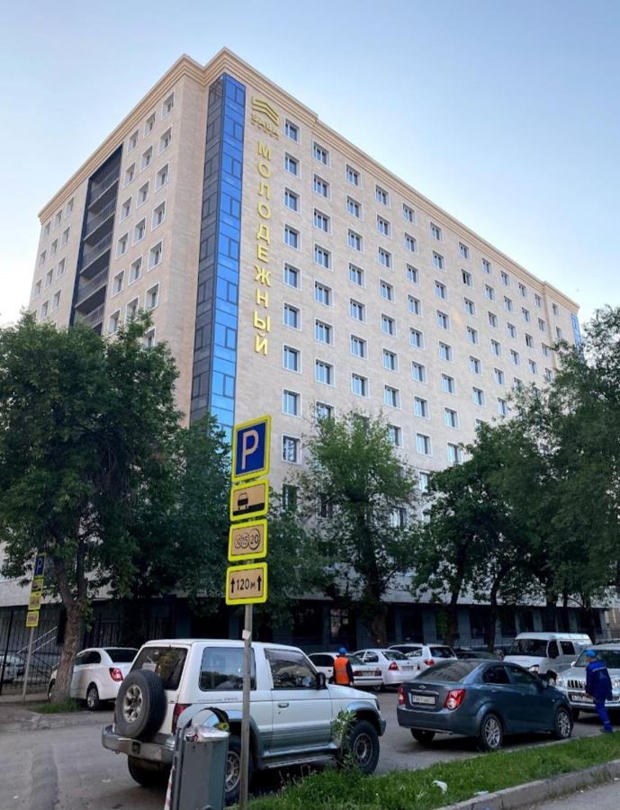 Апартаменты В Центре, В Новом Доме Almaty Luaran gambar
